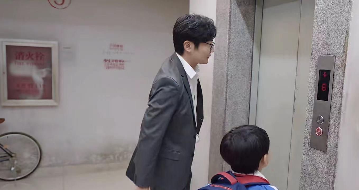 男人没钱可以有多卑微？一对夫妻的真实经历：生活不同情弱者