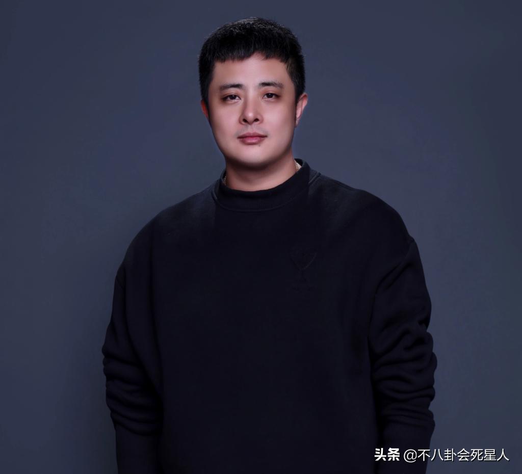 一天内3个桃色新闻,孕期出轨、哺乳期夜会美女,看得我血压升高