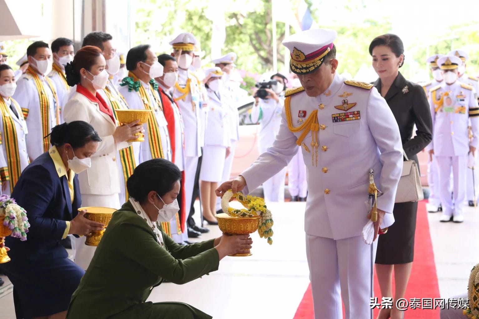 泰国国王大学毕业证,泰国王后苏提达获学士学位