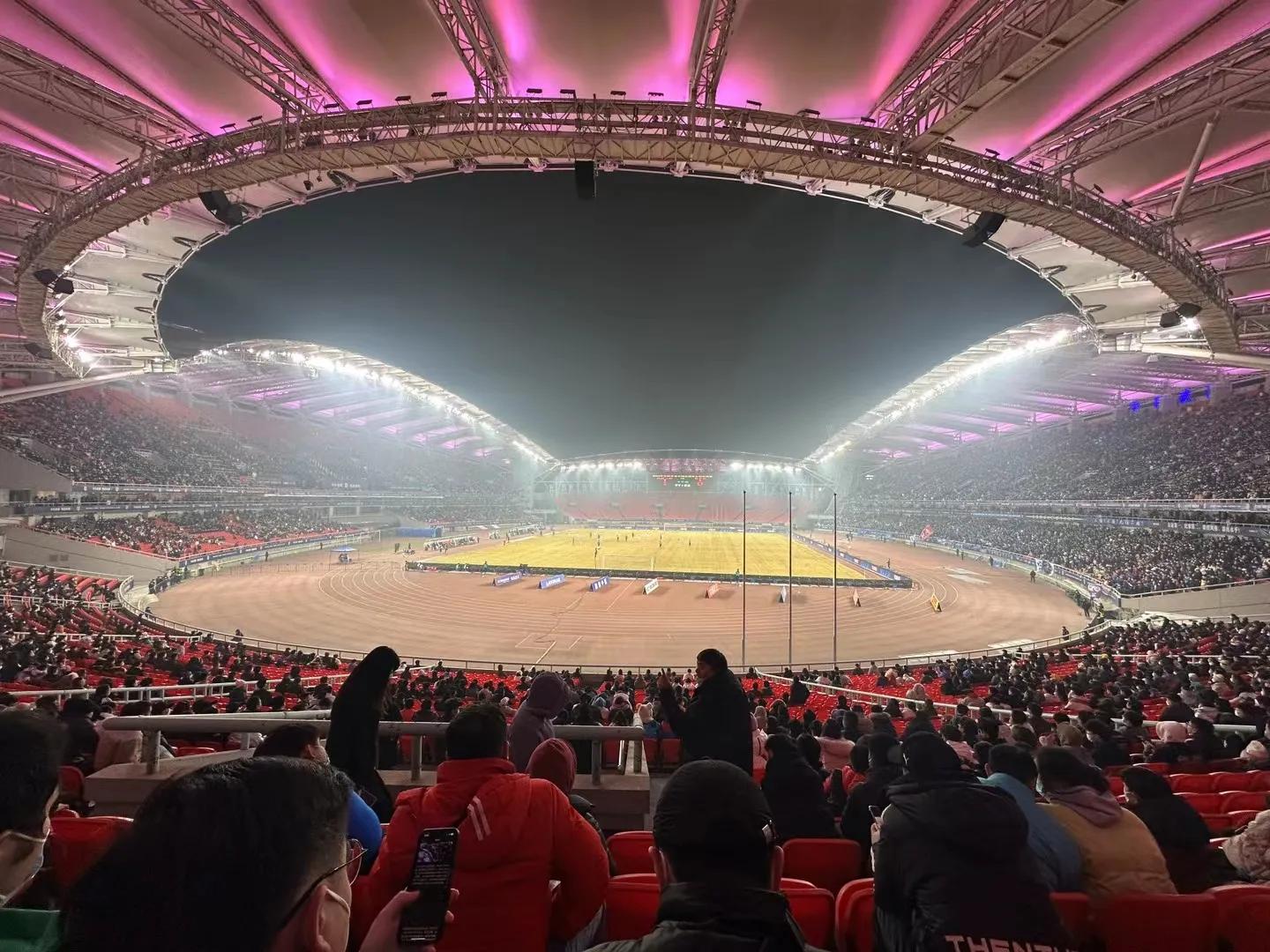 武汉有标准的足球场吗,武汉什么时候有专业足球场