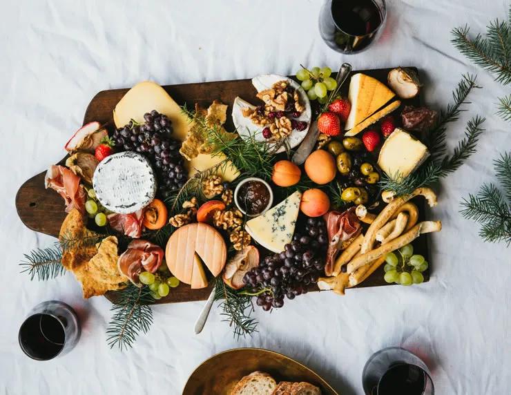 又咸又臭外面裹一层辣的奶酪,硬奶酪又臭又咸