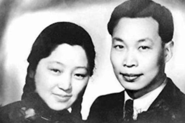 居里夫人何泽慧简历,何泽慧与居里夫人合影照片