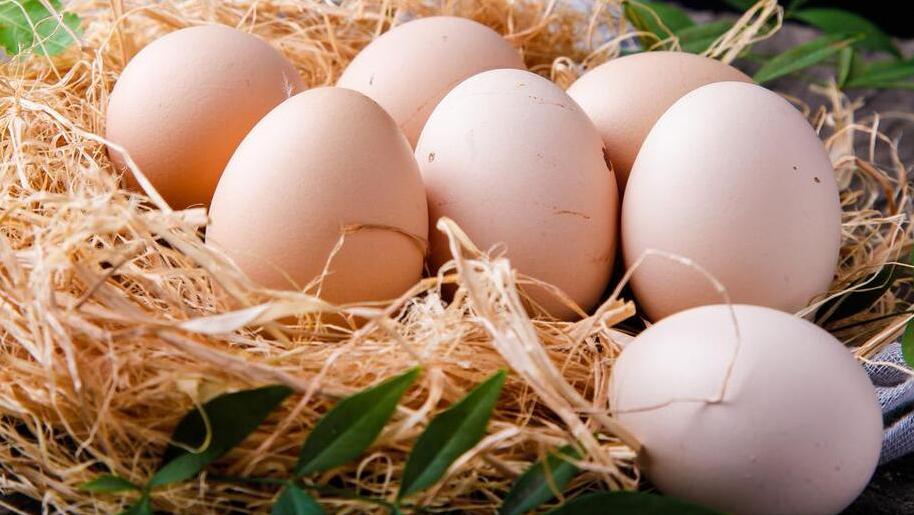 买鸡蛋是挑大的好还是小的好,买鸡蛋时买几个才不会尴尬