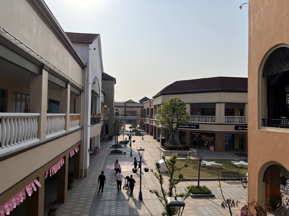 濂ョ壒鑾辨柉寰愬窞璐炬豹,璐炬豹鍚炬偊绻佸崕鐜扮姸