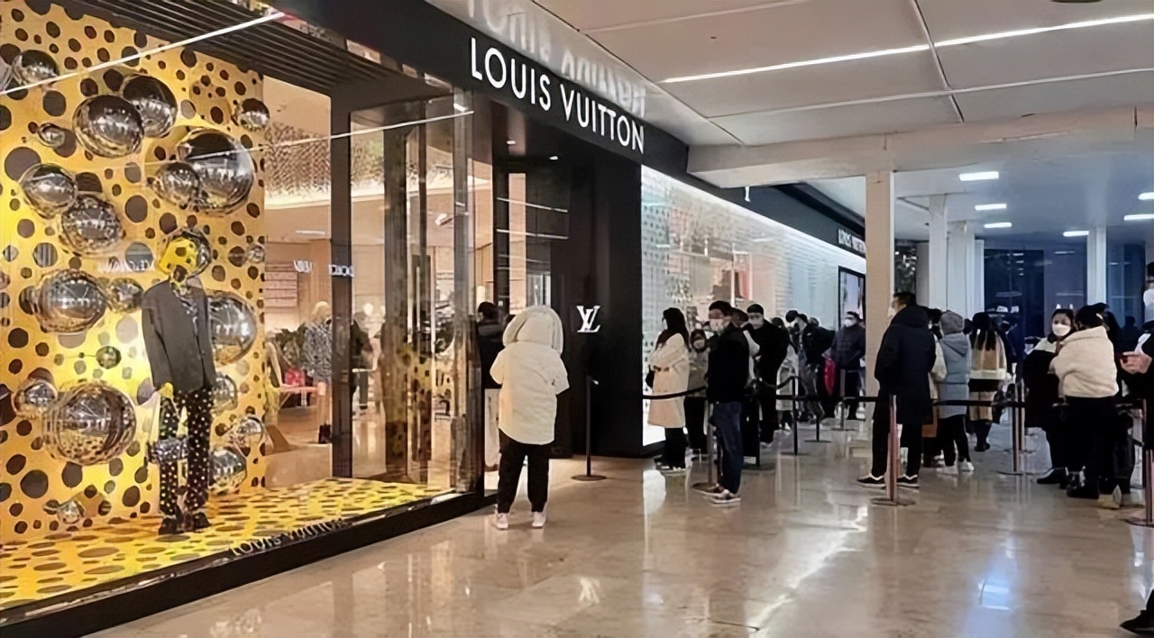 lv年入300w无收入人群,lv近十年价格变化