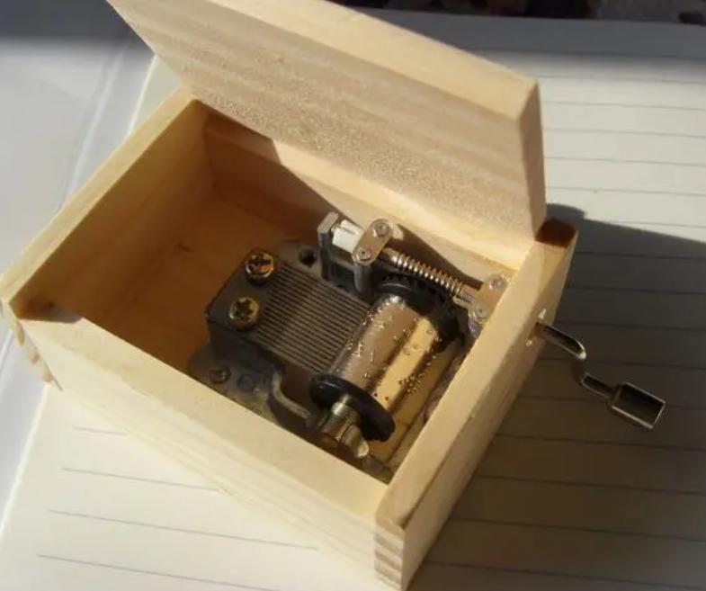 你以为它是音响其实它是装饰,神奇的八音盒