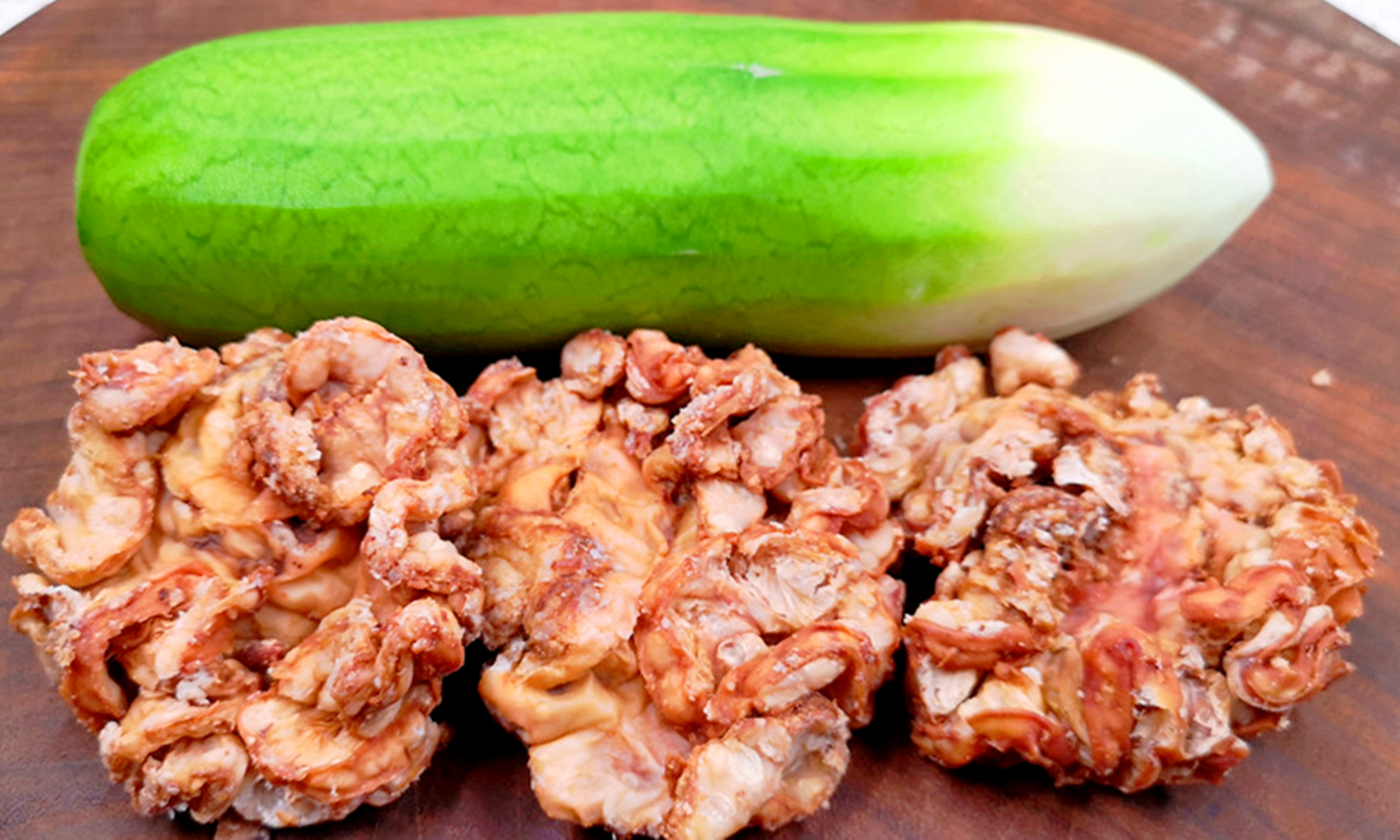 猪油油渣吃了有什么好处,猪油到底有益还是猪油渣有害