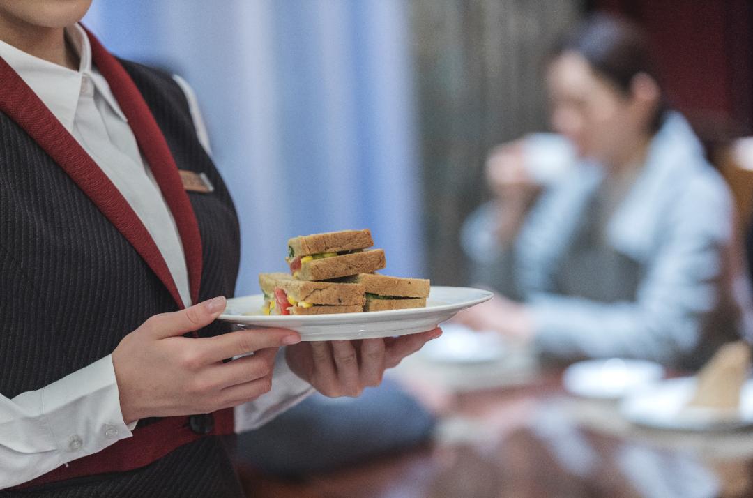 麦当劳招聘服务员需要什么条件,麦当劳为什么招聘老年人做服务员