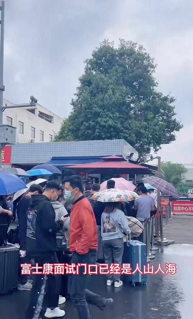 三十二岁,摊牌了!为了生活,我去“水果代工厂”拧螺丝了