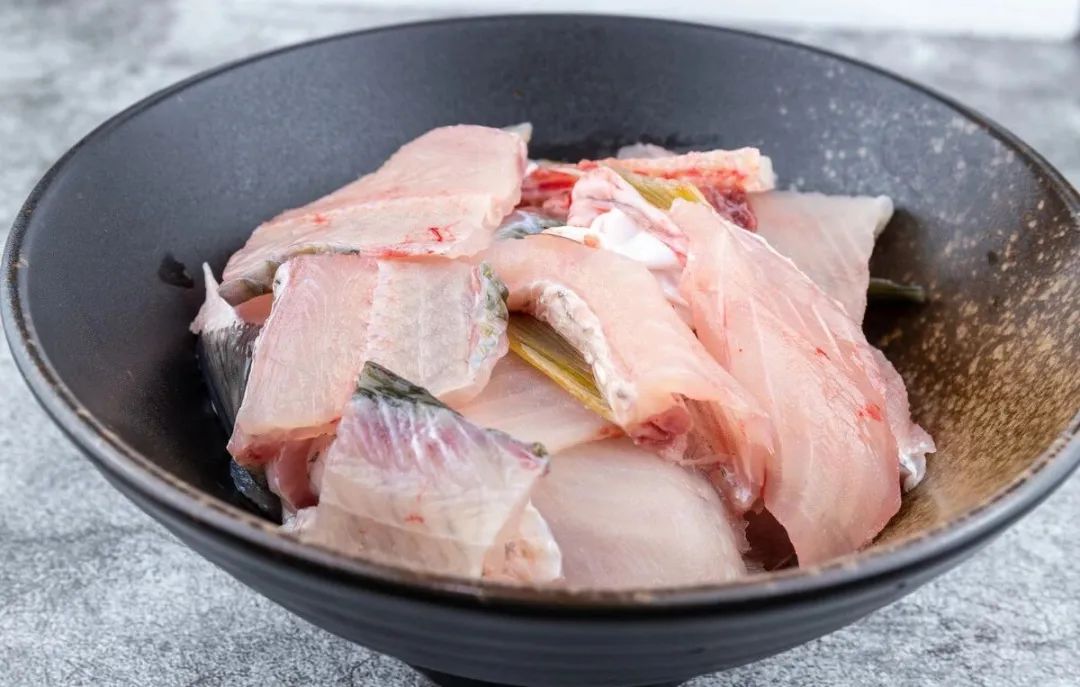 煎什么鱼不粘锅最好,教你一招煎出的鱼不破皮不粘锅