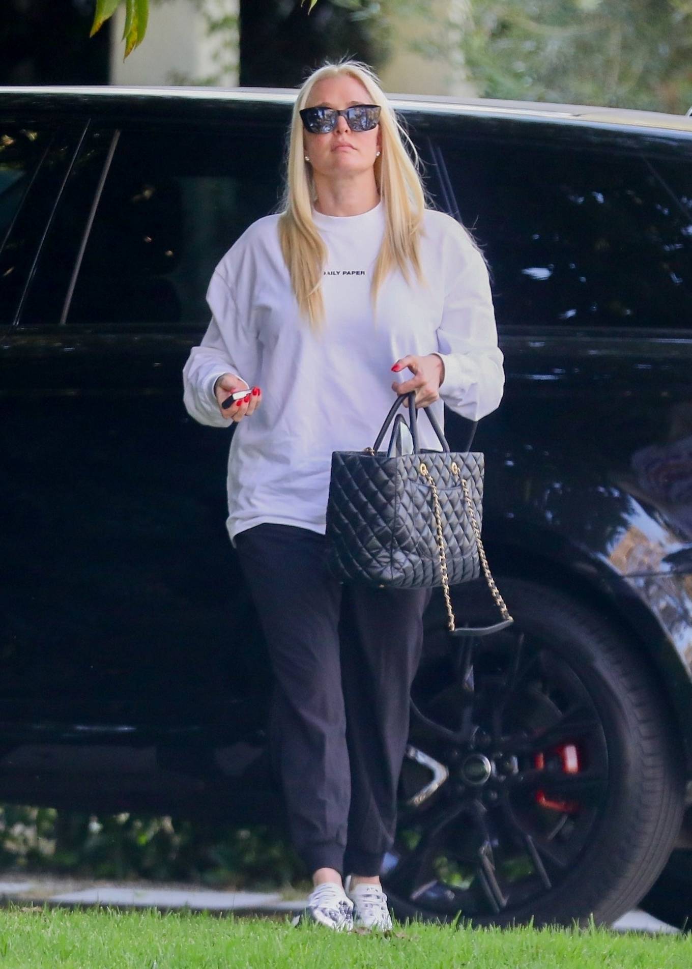 欧美明星双排扣大衣街拍,欧美明星穿飞行夹克街拍图片