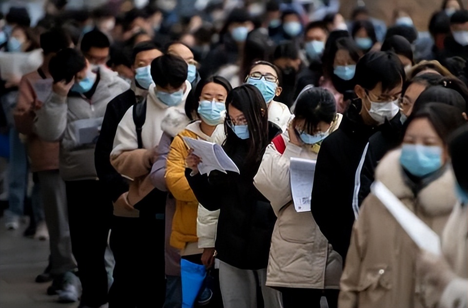 应届生考公务员有什么补贴,应届生考公务员还有人才补助嘛