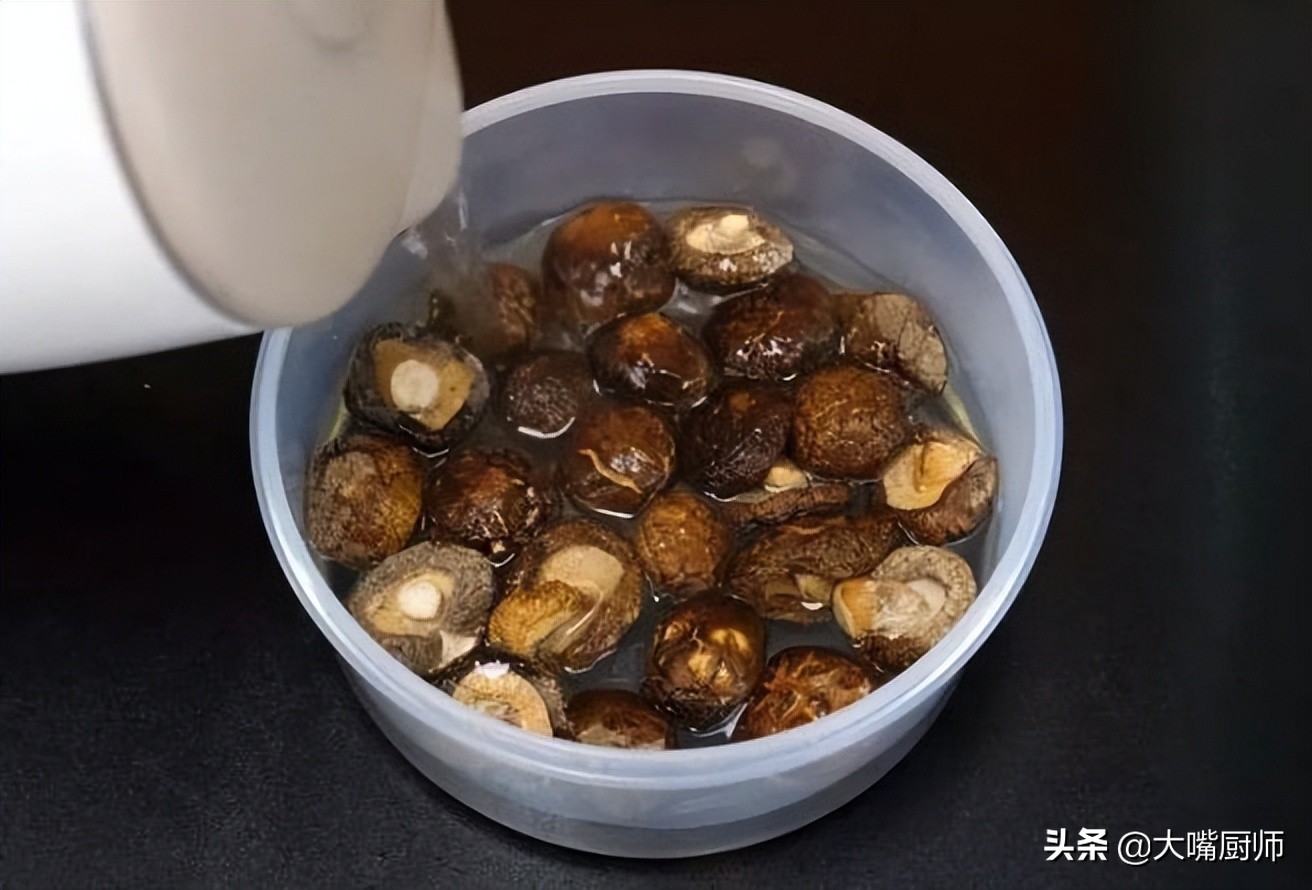 干香菇提前一晚泡可以吗,干香菇快速泡发的方法