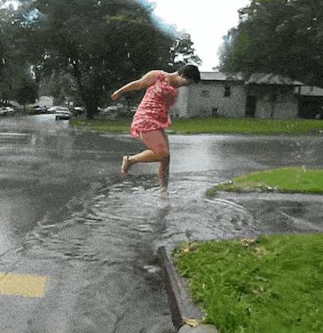 “24岁的女友发育成这样算正常吗？”哈哈哈朋友都说她是我兄弟！