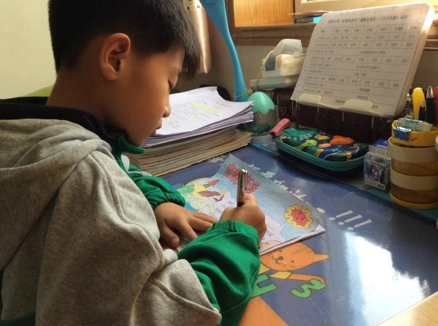 渭南高新区教育文体局：阅读童话故事巧绘童话世界