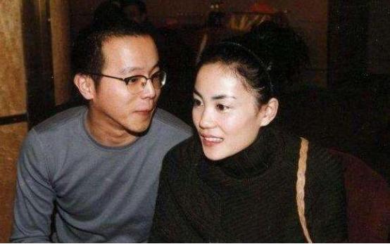 年轻时帅炸天的8位男星，中年后，有人胖快200斤，有人秃成地中海