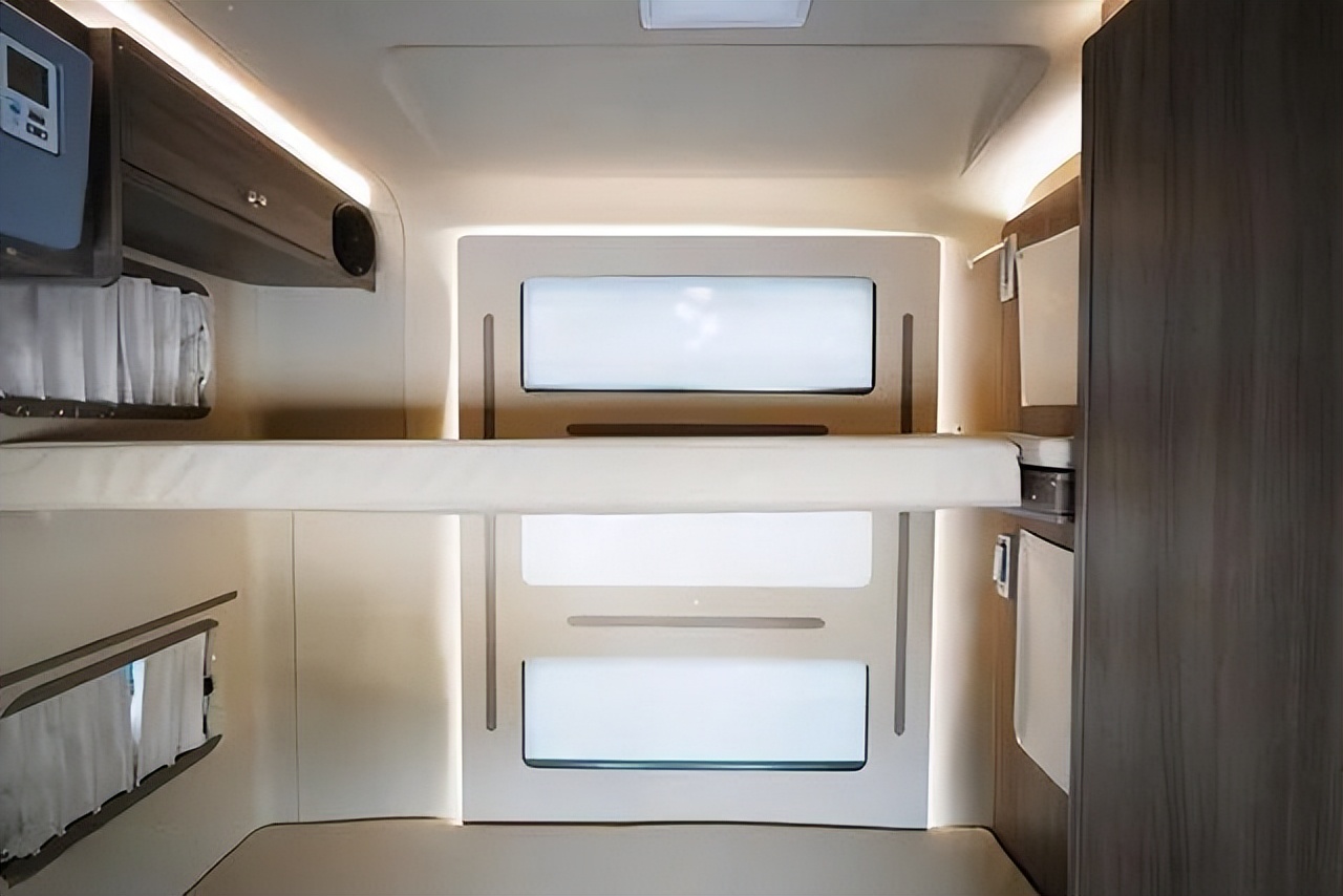 国产平头卡车改生活舱,平头卡车加长版生活舱