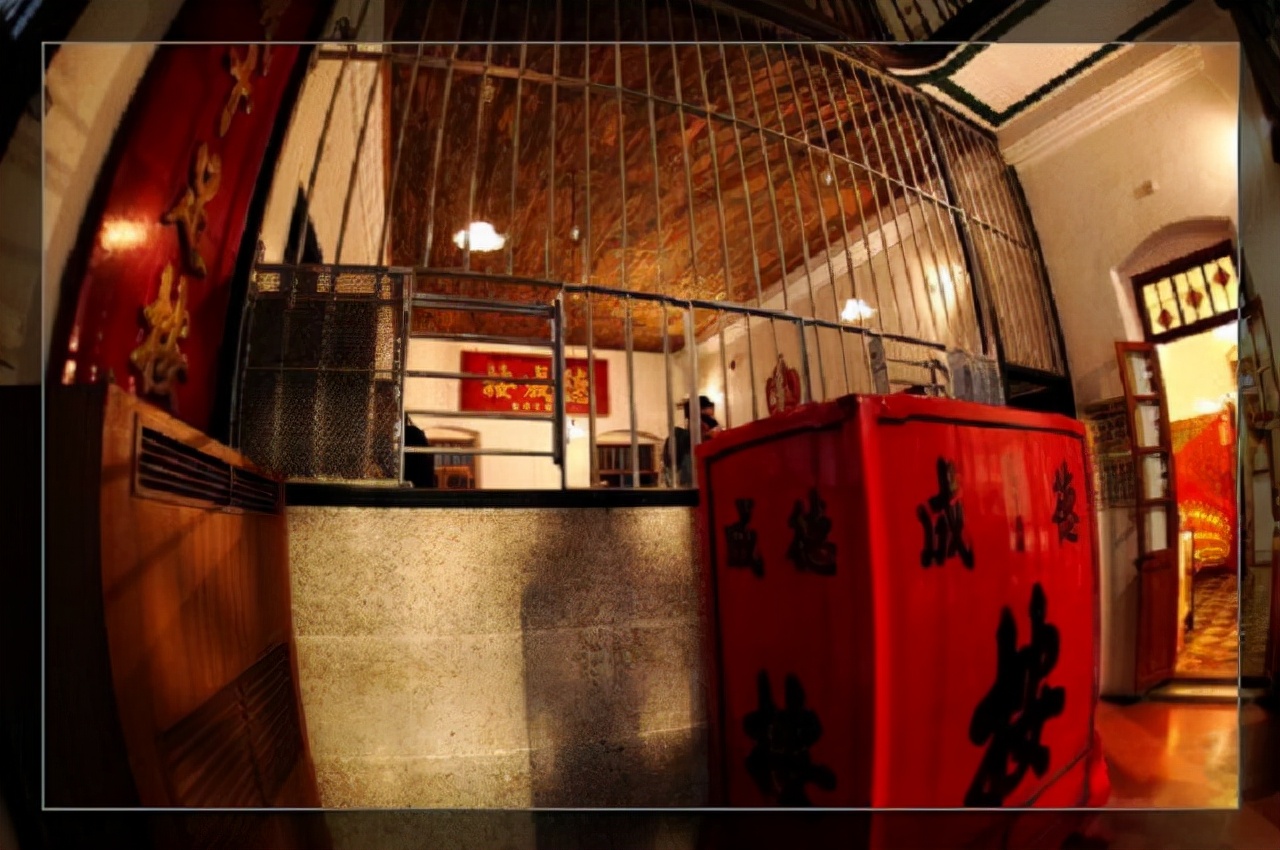 在澳门重生的当铺：依附*场赌**、售卖高奢品疯狂敛财，赌徒血本无归