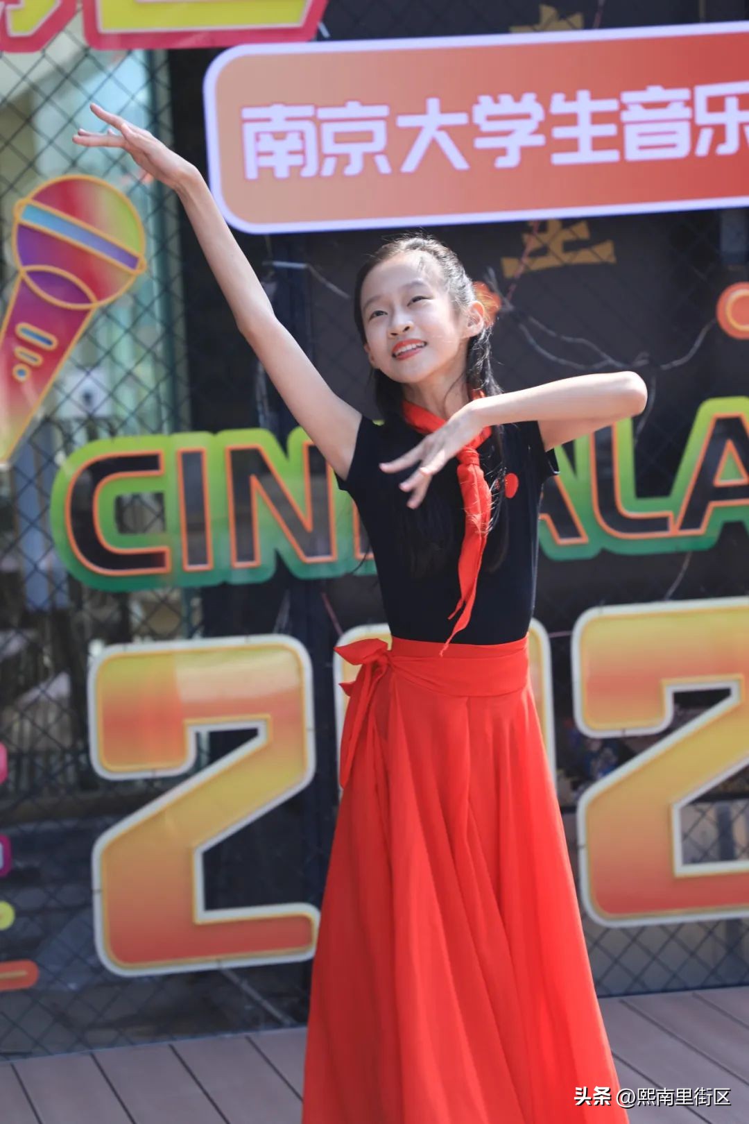 小学迎国庆快闪歌唱祖国,快闪庆祝祖国生日小学生