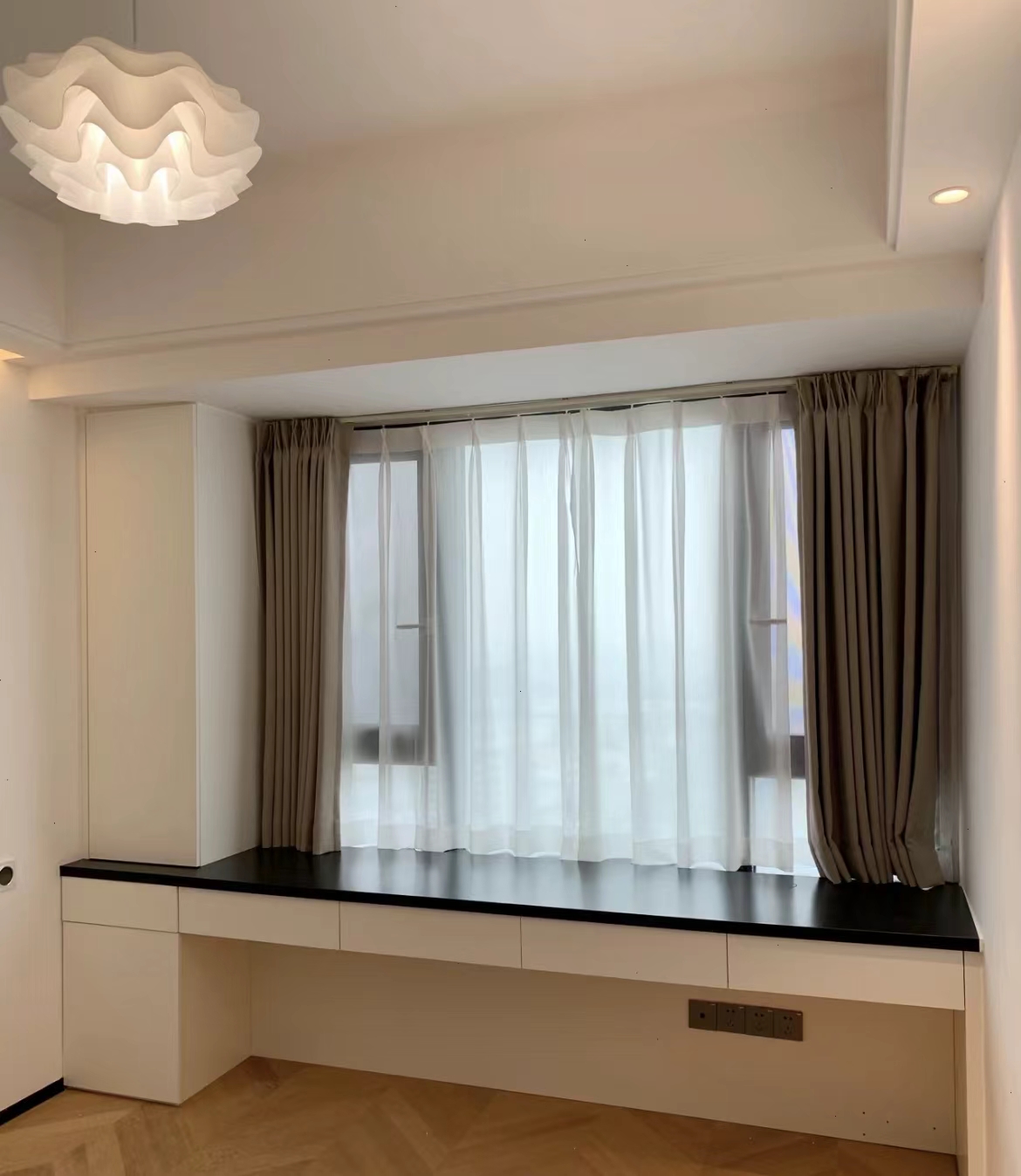 房屋装修低成本简单大气,高大上的卧室装修更省钱