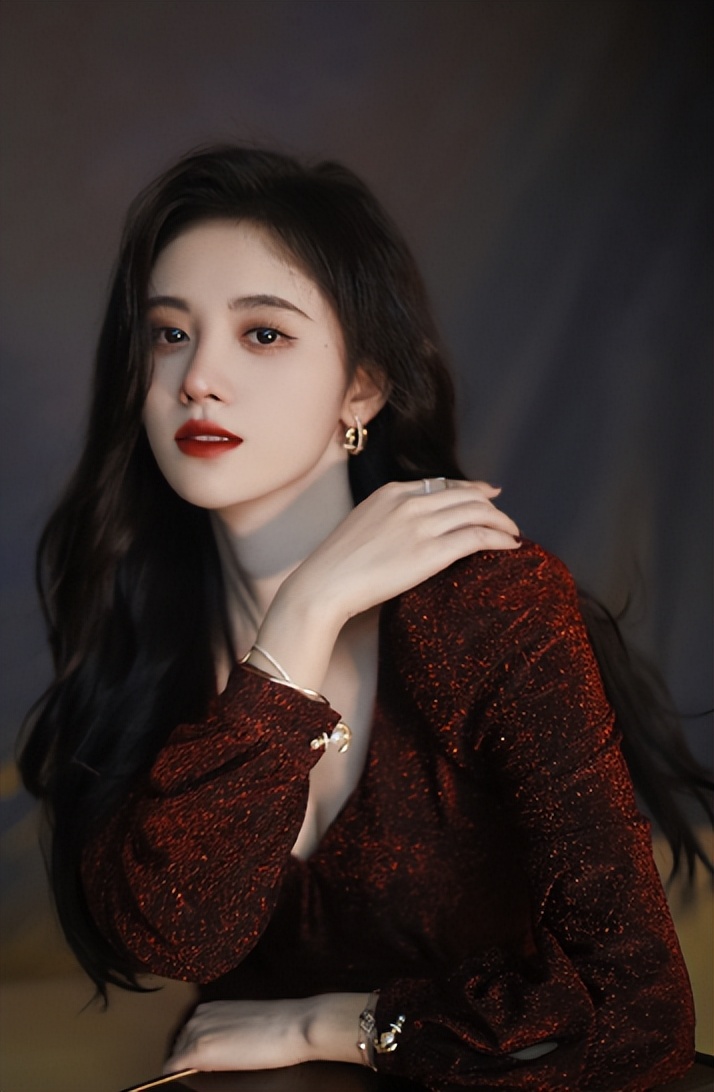 脸部造假，发量造假，牙齿造假，女明星除了性别，还有什么是真的