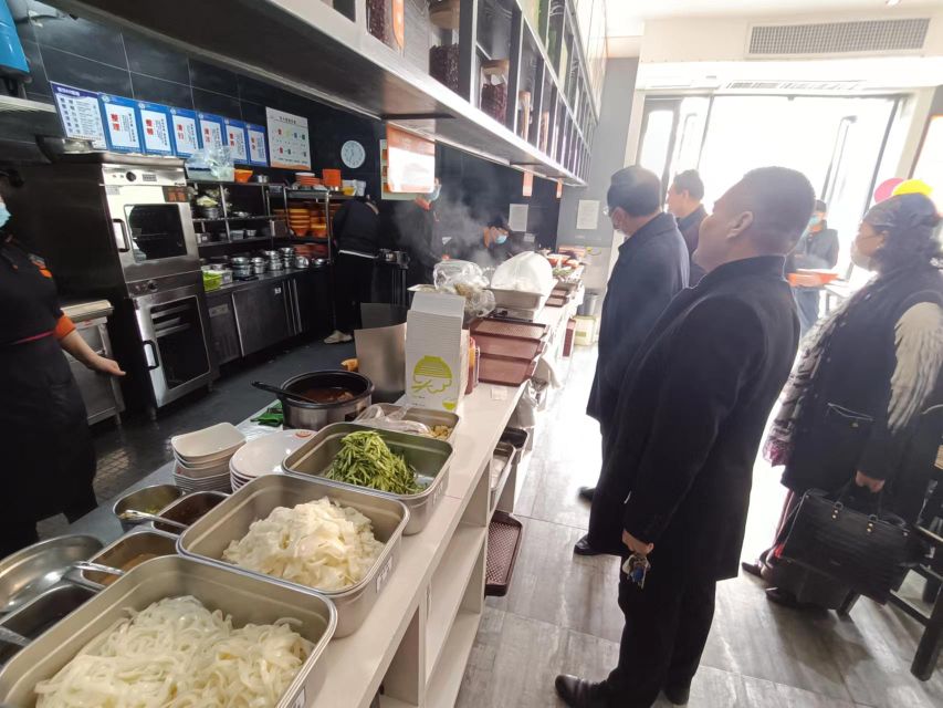 从一家快餐店发展成十家快餐店,一家小面积快餐店