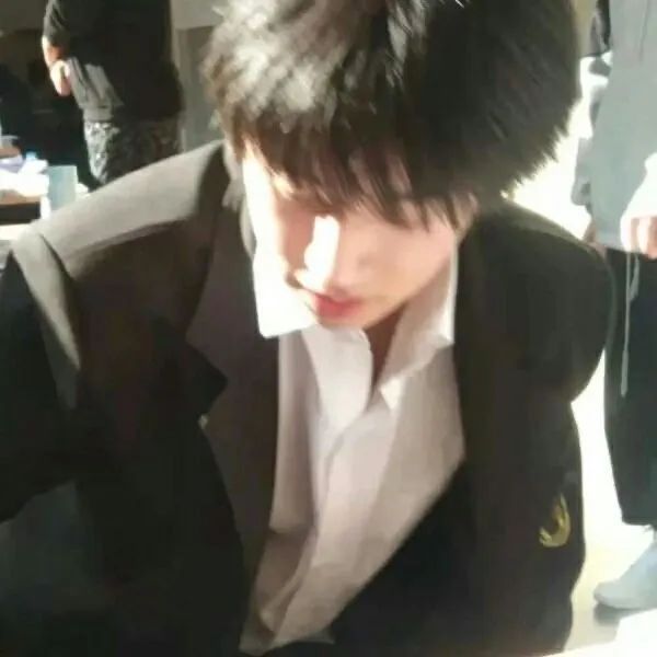 头像微信好看的,刺眼的微信头像完整版