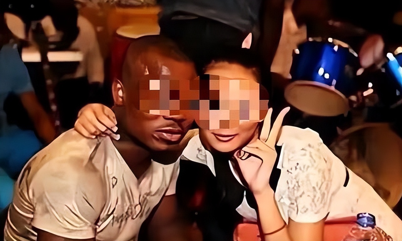 被骗婚到非洲，3女1夫的我，为糊口*身卖**黑人遭爆肛