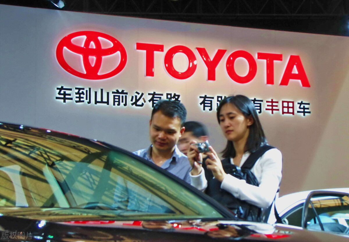 曝丰田塞纳加价,丰田塞纳加价七万爆卖几万辆