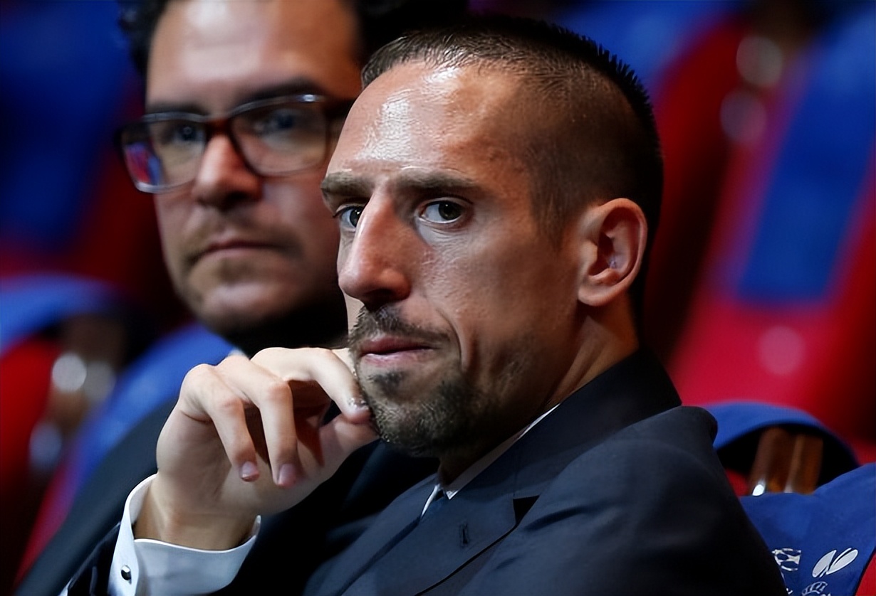 c罗出售金球,c罗捐金球