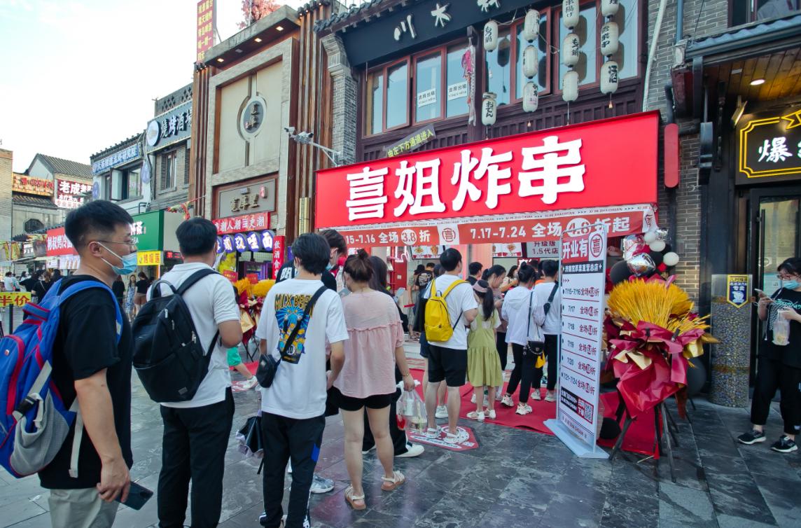 靠10平米店铺月赚8万,在小镇上开一家蜜雪冰城年利润