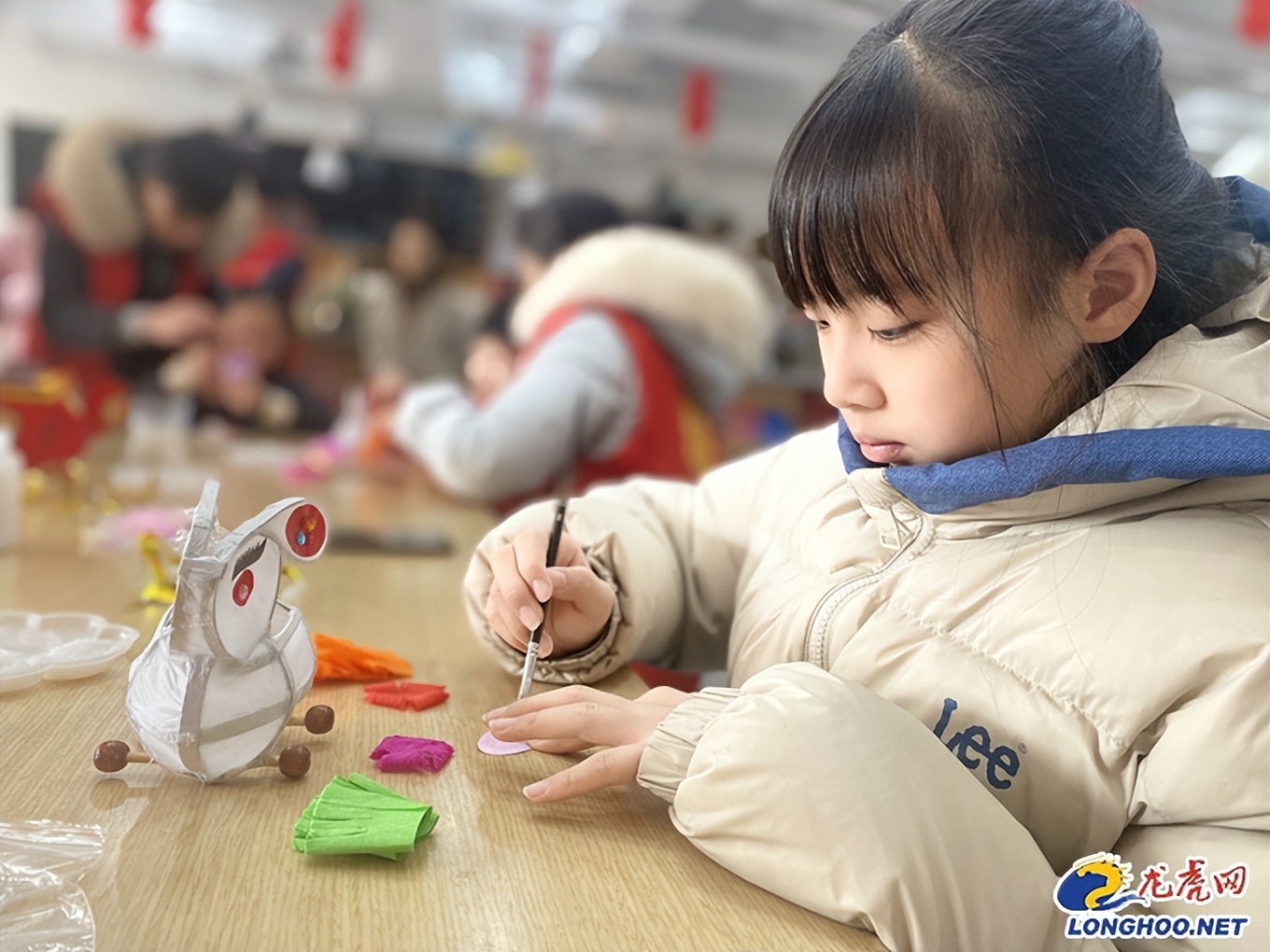 南京市江宁区吉山社区：“滚”元宵“包”汤圆三代同乐“吉味”年