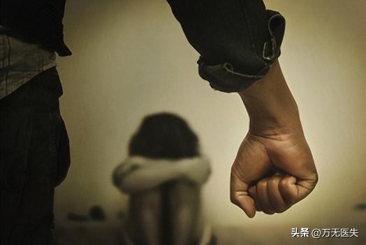 女子胸部检测出医生唾液，撞击疗法治疗不孕，医生丑闻何时休？