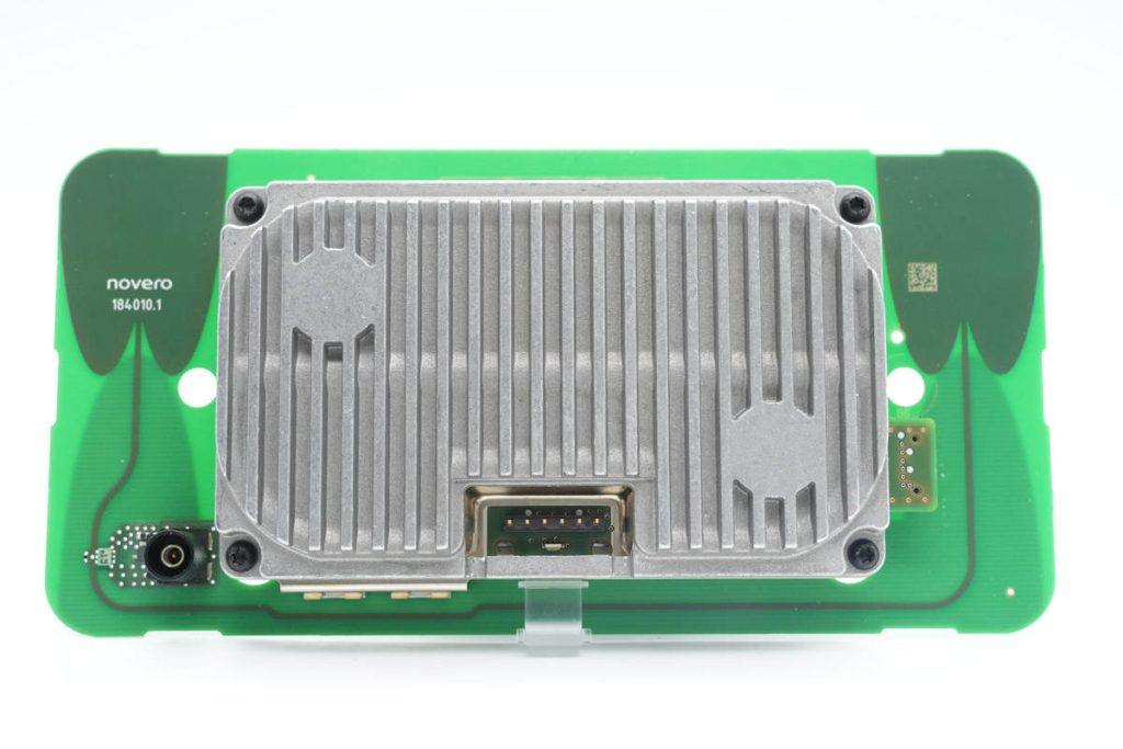 宝马5系无线充电拆解,宝马5系充电器怎么拆