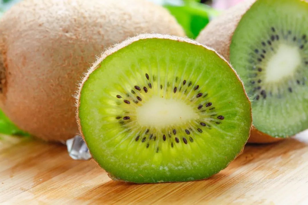 猕猴桃是天然的“长寿果”？绿心和黄心有什么区别？快来学习！