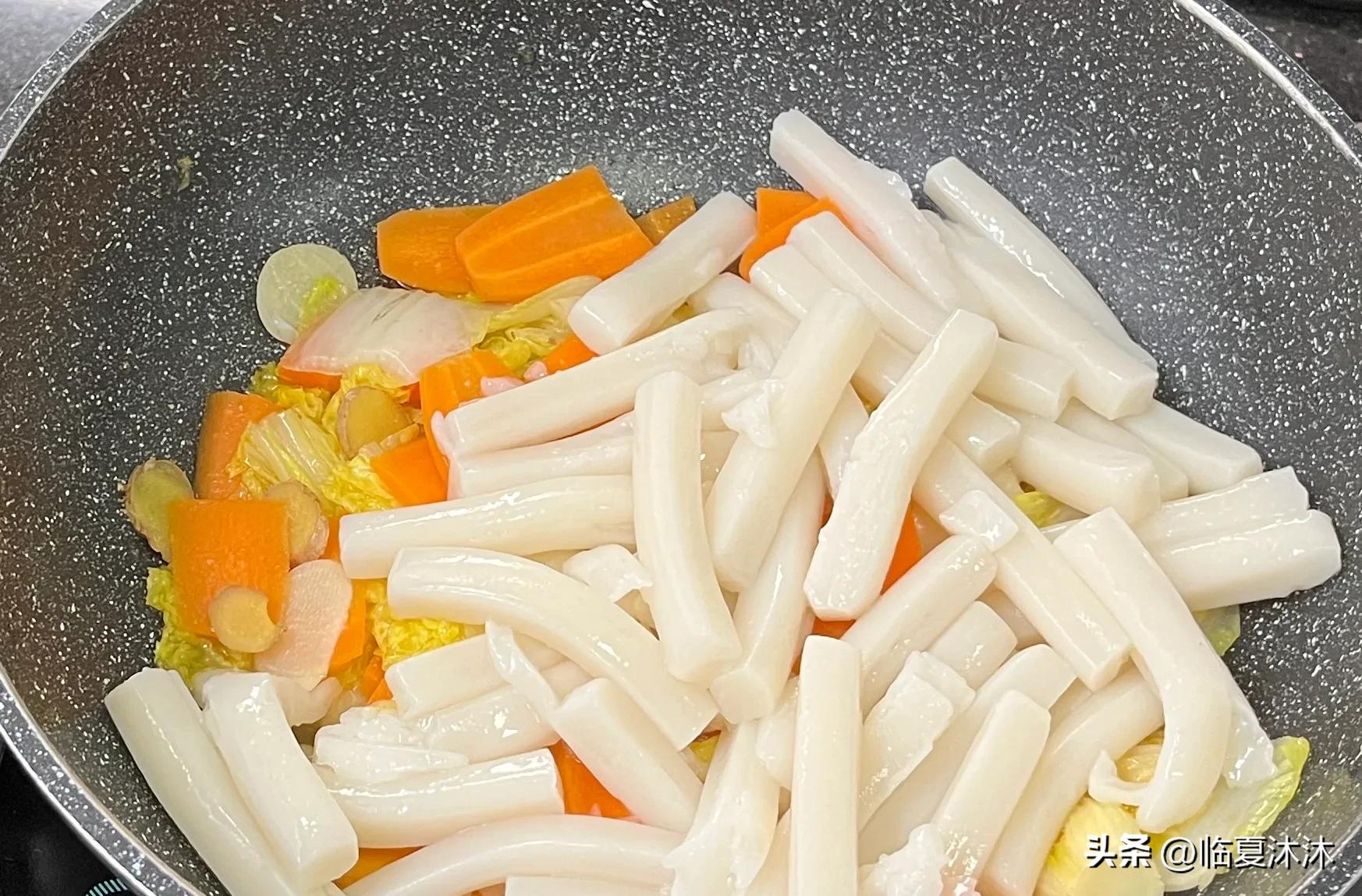 娃娃菜炒南瓜年糕,胡萝卜娃娃菜鸡蛋炒年糕