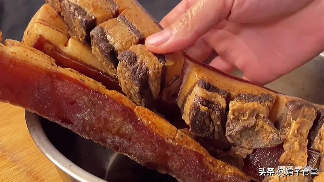 猪肉放在酱油里泡两天怎么做好吃,猪肉泡酱油的正确方法