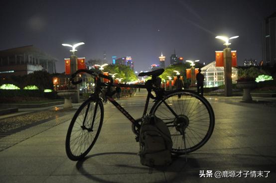 汪峰2013上海演唱会完整版,2013年汪峰演唱会深情告白章子怡