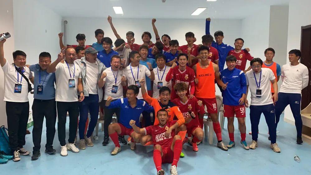 干掉国足的甘肃泾川队：前锋是厨子，后卫卖水果的，还有一个学生