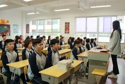 校服2300元被家长抱怨,家长不想购买3000元校服