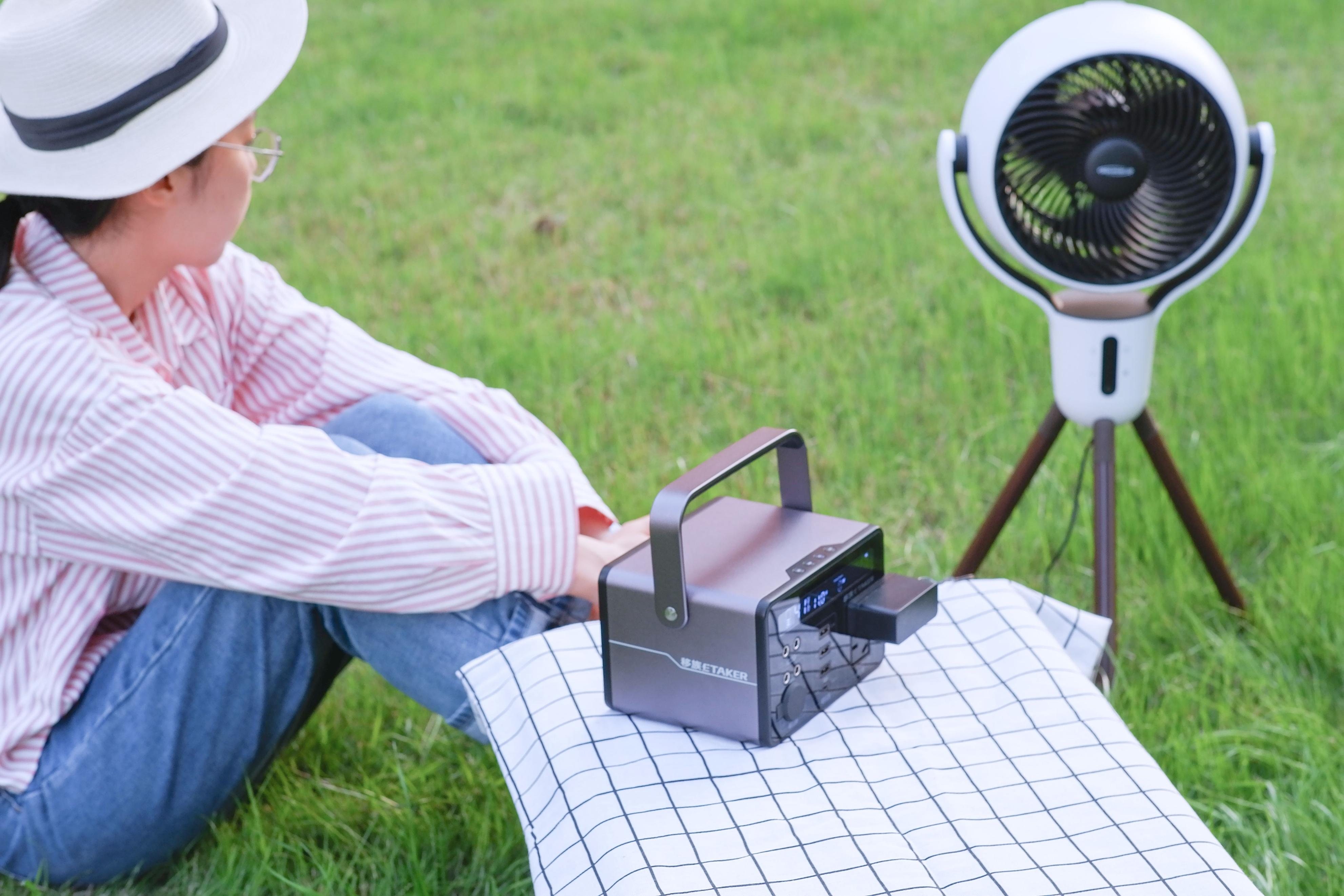 0.3度电的户外电源只有巴掌大小，350W大功率，移族P300确实香