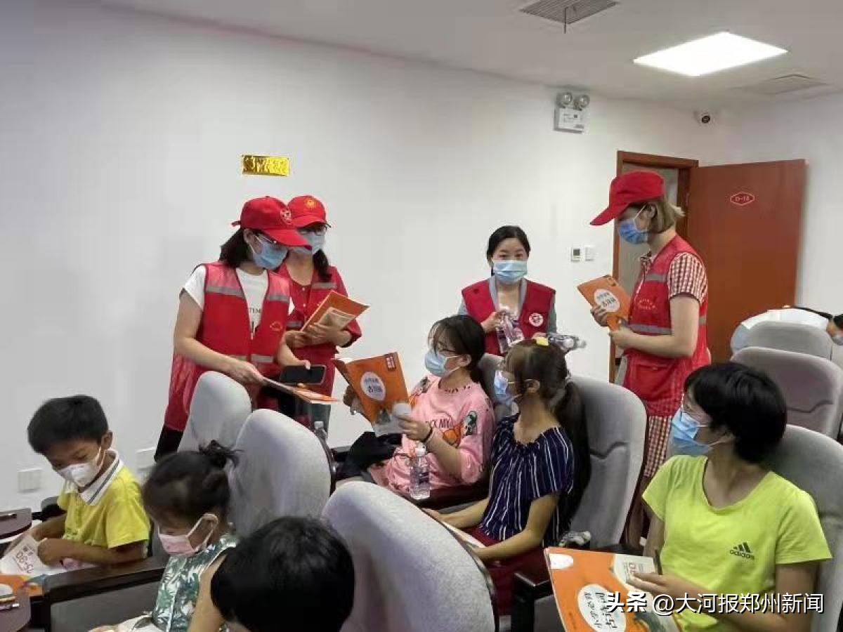 书法课堂沁童心！郑州管城“成长与快乐”青少年暑期夏令营精彩满满