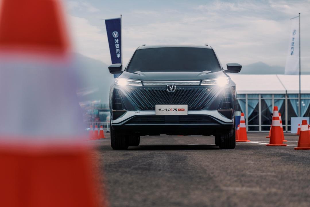 静态体验第二代长安cs75plus,第二代长安cs75plus符合你的气质