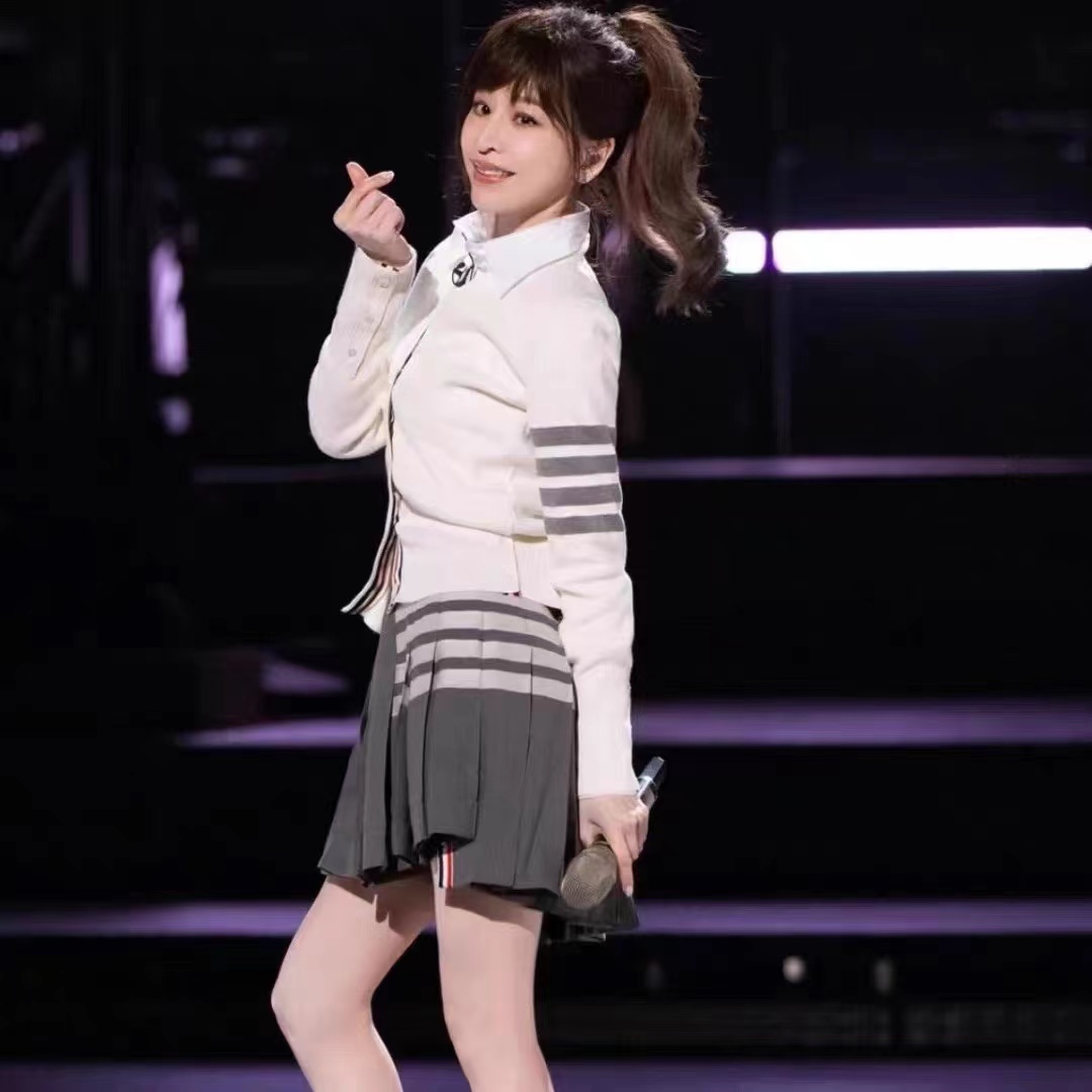 王心凌thombrowne穿了多少年,王心凌thombrowne台湾演唱会