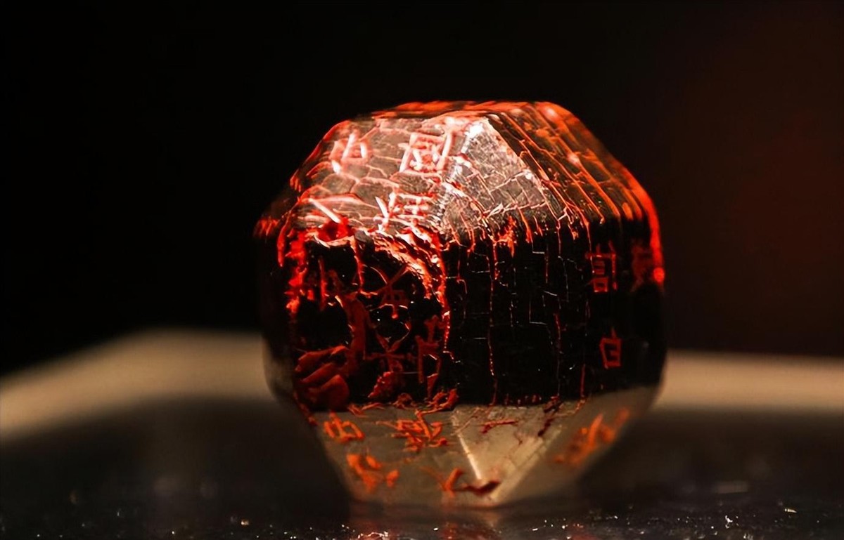 山上捡到奇怪石头鉴定,13岁少年捡到石头上交国家完整版