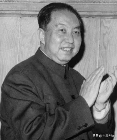 1980年*国锋华**视察南京军区，*世友许**称病不见，*国锋华**亲自登门拜访