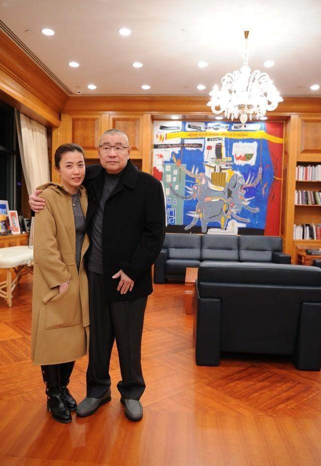 女富婆上海聚会！甘比会穿搭、摩邦女掌门美貌吸睛，范美人遭吐槽