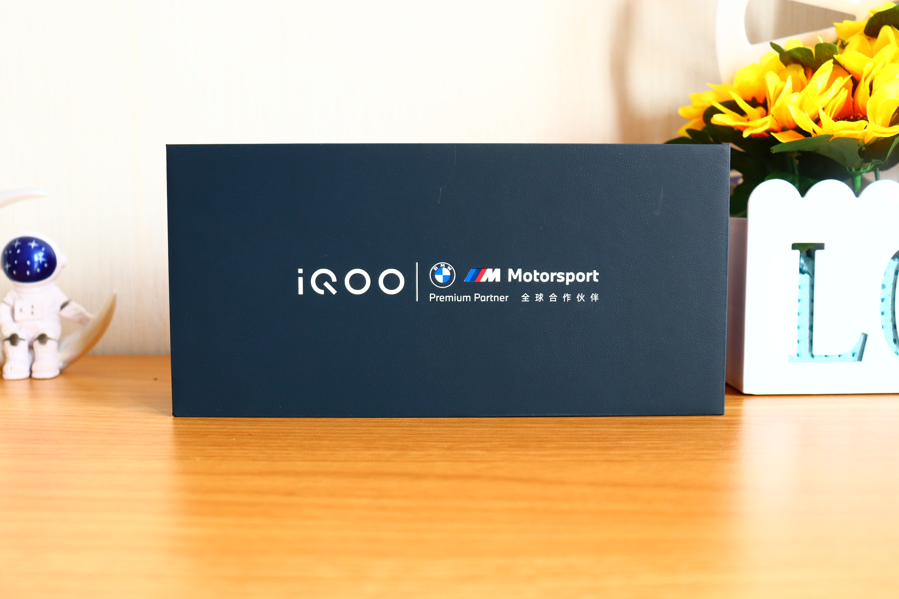 iQOO11是地表最强直屏旗舰吗,国产直屏旗舰iqoo11测评拍摄