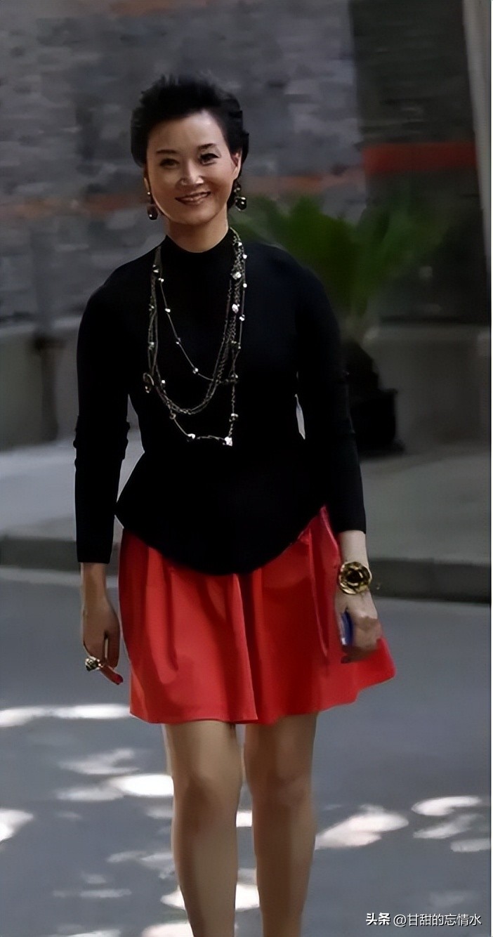 《新闻联播》主播，离不开李瑞英；唱歌，离不开*祖英宋**