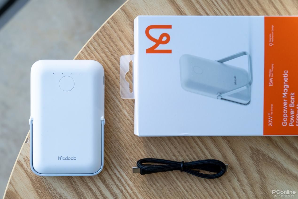 苹果透明探索版无线充电宝评测,网易无线充电宝vs麦多多